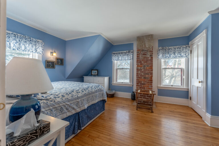 Dominion Hill County Inn Bedroom